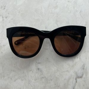 APERÇU SUNGLASS - worn sparingly